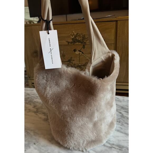 Carolina Santo Domingo NWT Beige Reversible Shearling Bucket - Picture 1 of 5